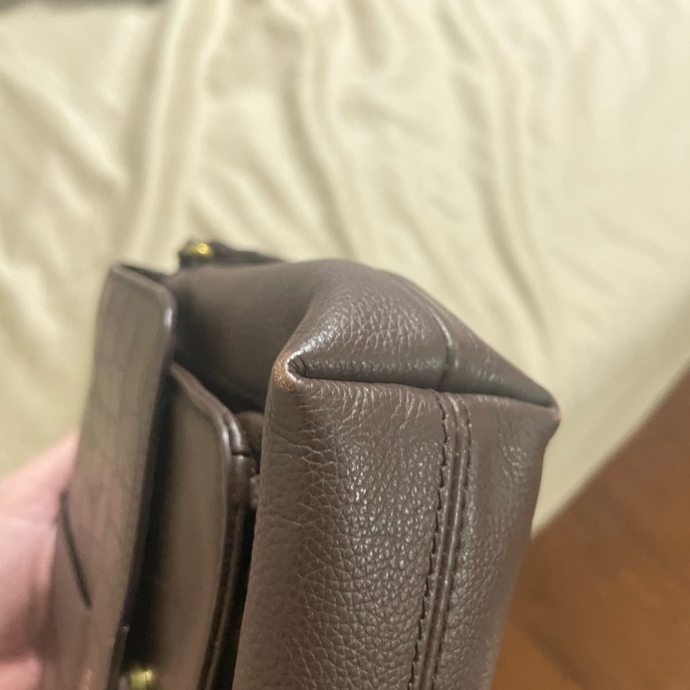 Fossil Brown Croc-Embossed Leather Crossbody Bag - Picture 10 of 13